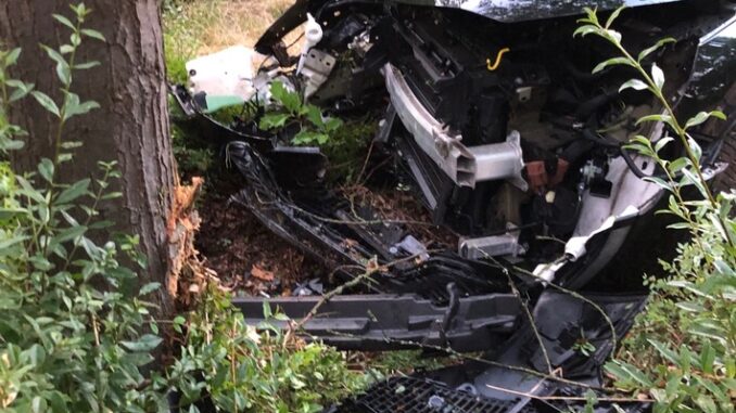 FW-GL: Verkehrsunfallflucht nach Driftübungen - Gemeinsame Pressemitteilung Polizei Rhein-Berg und Feuerwehr Bergisch Gladbach