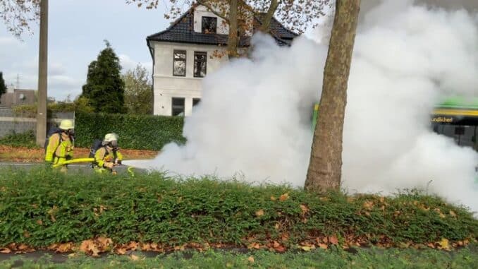 FW-GLA: Brennender Linienbus auf der Bottroper Straße