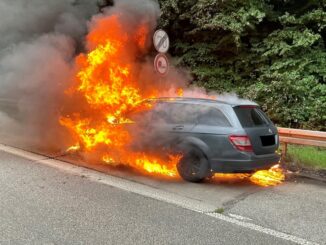 FW-GLA: Brennender PKW auf der A52