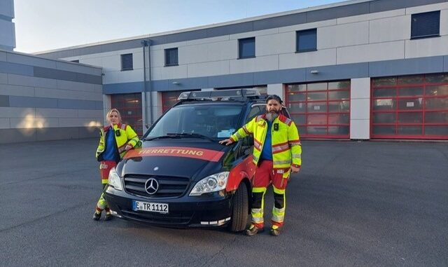 FW-GLA: Hund bei einer Bahnstrecke ausgesetzt Schwieriger Einsatz für die Feuerwehr und die Tierrettung Essen e.V.