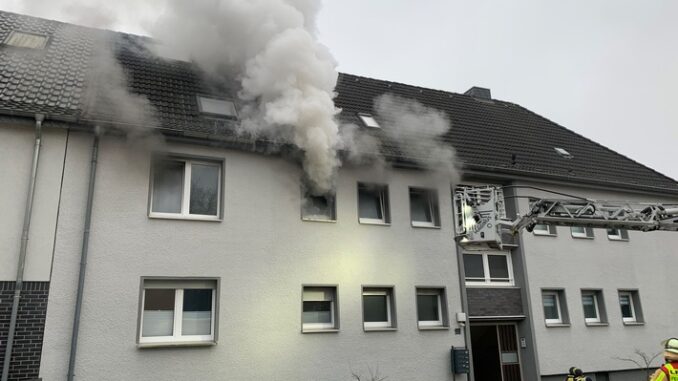 FW-GLA: Küchenbrand zur Mittagszeit - Haustier überlebt