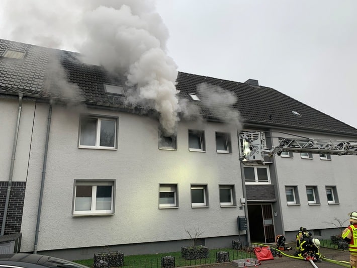 FW-GLA: Küchenbrand zur Mittagszeit - Haustier überlebt