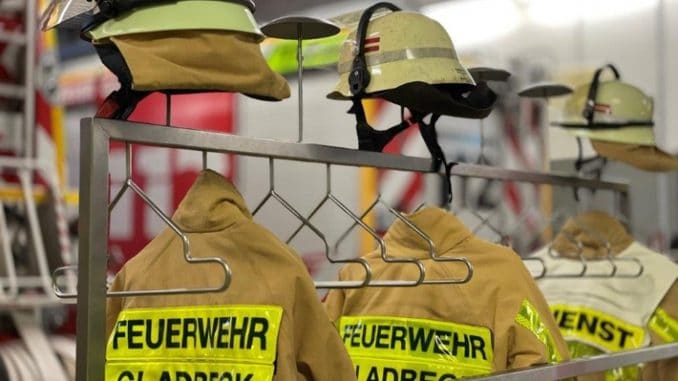 FW-GLA: Mehrere Brände in Bekleidungsgeschäften