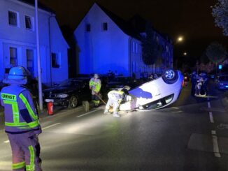 FW-GLA: Pkw überschlägt sich bei Verkehrsunfall