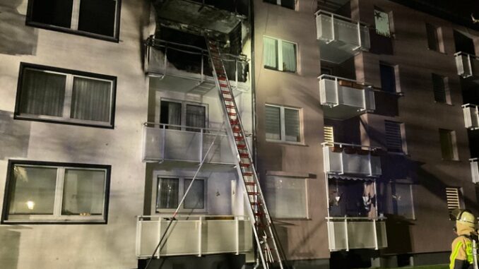 FW-GLA: Wohnungsbrand in einem Mehrfamilienhaus