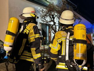 FW Gäufelden: Wohnungsbrand trotz mehrerer Löschversuche eines Bewohners