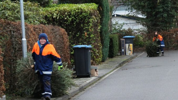 FW Gangelt: Abholung der Weihnachtsbäume durch die Feuerwehr