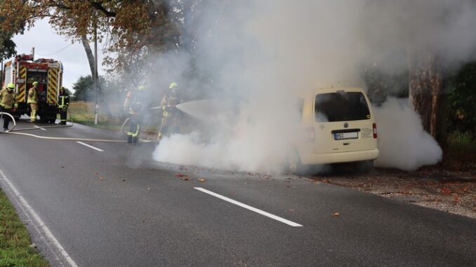 FW Gangelt: Brand eines Taxi in Birgden