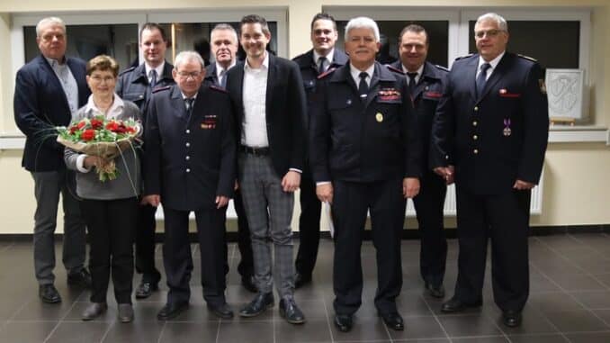 FW Gangelt: Ein halbes Jahrhundert für die Feuerwehr im Einsatz