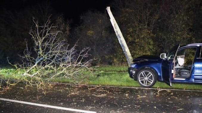 FW Gangelt: Verletzter Fahrer bei Alleinunfall in Birgden