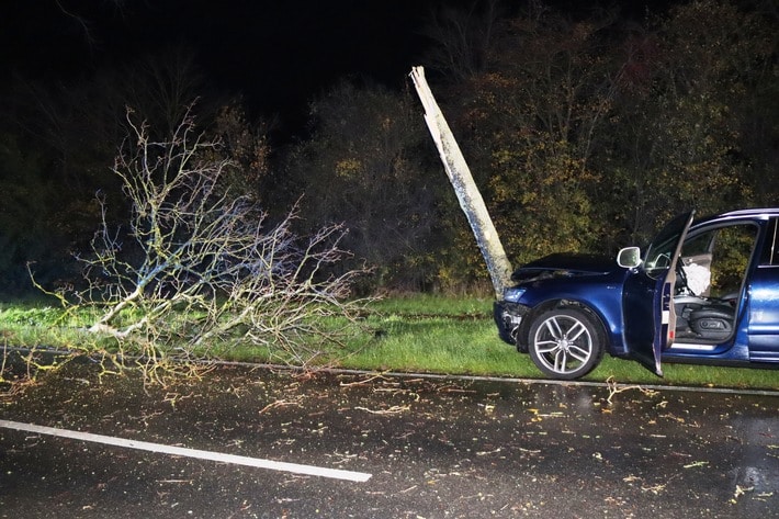 FW Gangelt: Verletzter Fahrer bei Alleinunfall in Birgden
