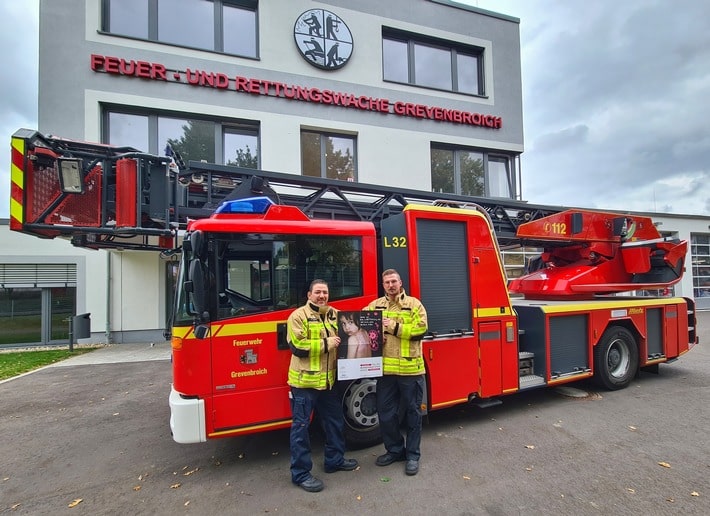 FW Grevenbroich: Aktion &quot;NovemBart&quot;: Feuerwehrleute lassen sich Bart für guten Zweck wachsen