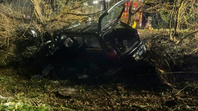 FW Grevenbroich: Ein Verletzter nach Verkehrsunfall bei Grevenbroich-Neukirchen