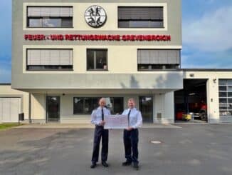 FW Grevenbroich: Grevenbroicher Wehrleute spenden 2222 Euro für Verletzte Einsatzkräfte in Ratingen