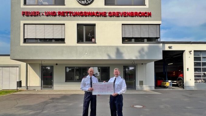 FW Grevenbroich: Grevenbroicher Wehrleute spenden 2222 Euro für Verletzte Einsatzkräfte in Ratingen