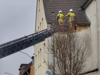 FW Grevenbroich: Nach Sturm &quot;Antonia&quot;: Weitere Einsätze für die Feuerwehr am Montag