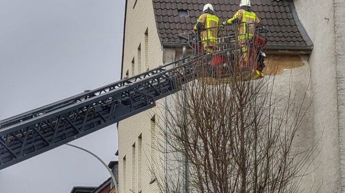 FW Grevenbroich: Nach Sturm &quot;Antonia&quot;: Weitere Einsätze für die Feuerwehr am Montag