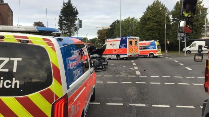 FW Grevenbroich: Zwei Verletzte nach Verkehrsunfall in Grevenbroich