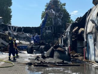 FW-HAAN: Fortschreibung: Großbrand in gewerblicher Halle