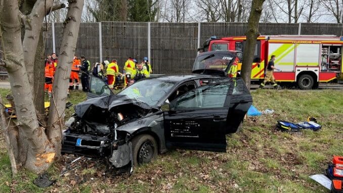 FW-HAAN: Vier Schwerverletzte bei Unfall auf der Autobahn 46