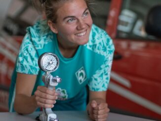 FW-HB: Frauen-Fußballteam von Werder trainiert bei der Feuerwehr