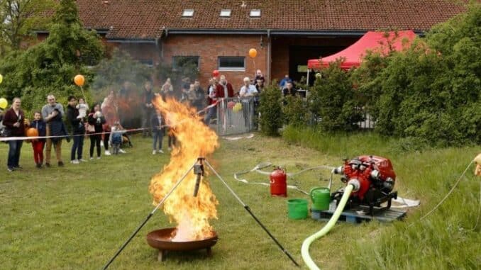 FW-HB: Tag der offenen Tür: Tausende Menschen besuchen die Feuerwehr-Standorte