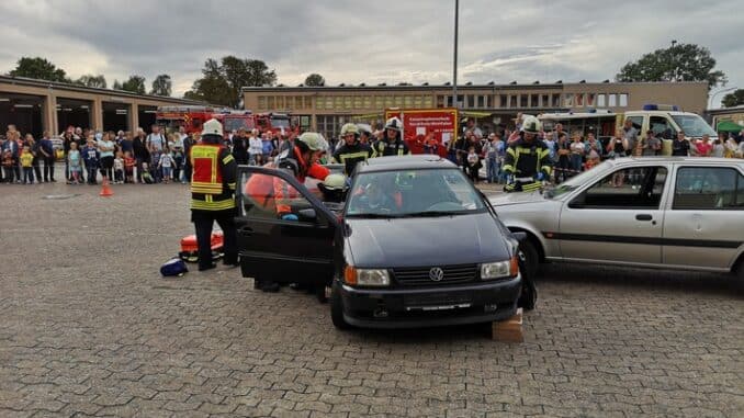 FW-HF: Aktionstag der Feuerwehr Herford: Ein Erlebnis für Groß und Klein!