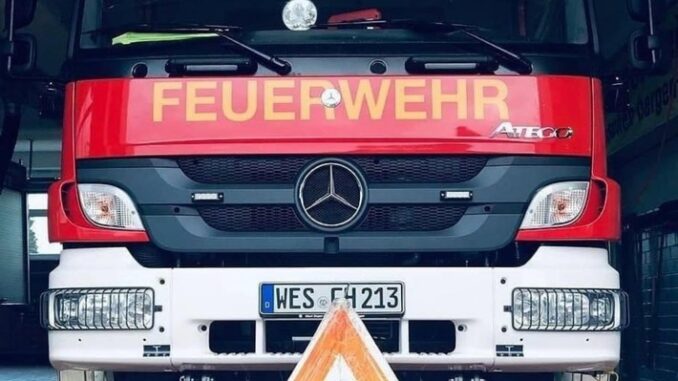 FW Hamminkeln: Wohnwagen überschlägt sich auf Autobahn