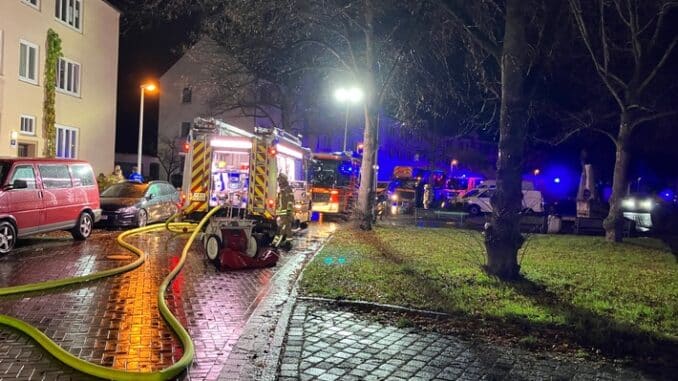 FW Hannover: Kellerbrand in Hannover-Mittelfeld
