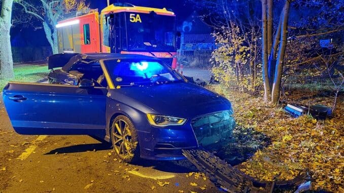 FW Hannover: Verkehrsunfall in Bothfeld - Feuerwehr befreit verletzte Person