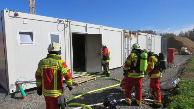 FW-Heiligenhaus: Bürocontainerbrand im Innovationspark (Meldung 28/2021)