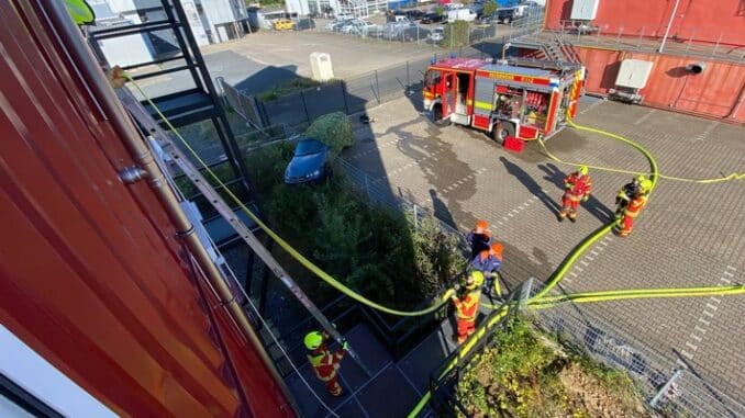 FW-Heiligenhaus: Feuer, Unfälle und Menschenrettung - Ein besonderes Ausbildungswochenende der Feuerwehr Heiligenhaus