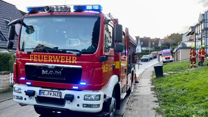 FW-Heiligenhaus: Feuerwehr Heiligenhaus startet früh in einen einsatzreichen Samstag