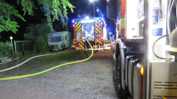 FW-Heiligenhaus-Feuerwehr-loescht-brennende-Gartenlaube-Meldung-242021.jpeg FW-Heiligenhaus: Feuerwehr löscht brennende Gartenlaube (Meldung 24/2021)
