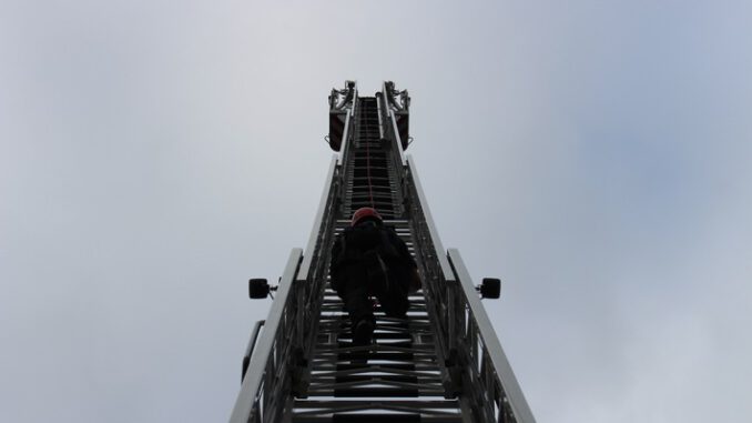 FW-Heiligenhaus: Feuerwehrleute aus dem Kreis zur Ausbildung in Heiligenhaus. (Meldung 27/2021)