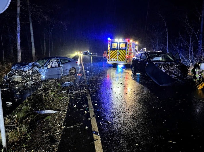 FW Helmstedt: Schwerer Verkehrsunfall auf der B244