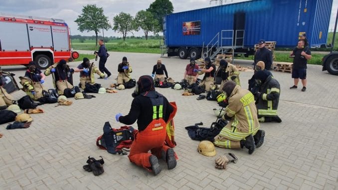 FW Helmstedt: Training in Rauchgasdurchzündungsanlage