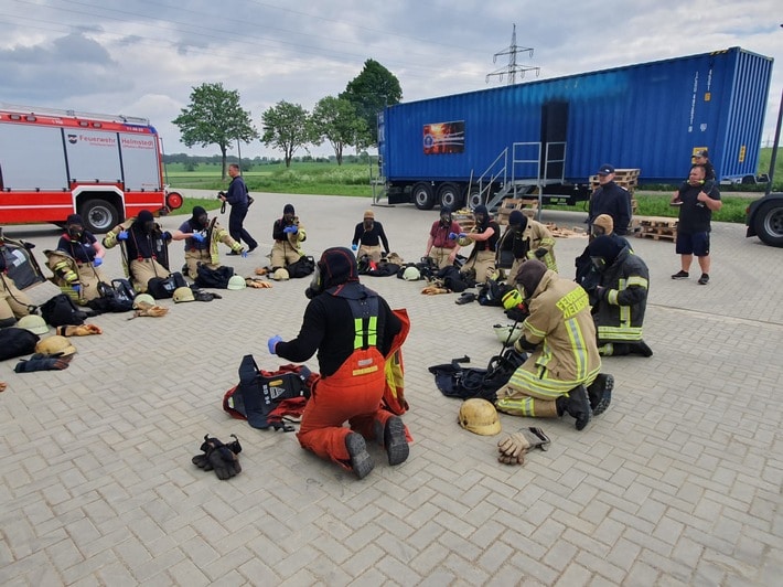 FW Helmstedt: Training in Rauchgasdurchzündungsanlage