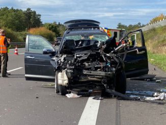FW Helmstedt: Verkehrsunfall auf der BAB2.