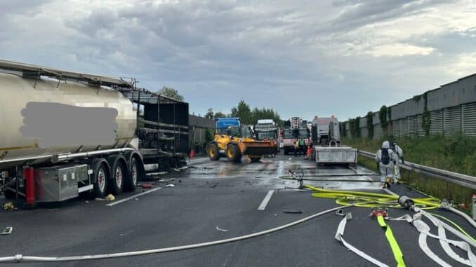 FW Helmstedt: Zwischenmeldung tödlicher Verkehrsunfall BAB2 bei Helmstedt
