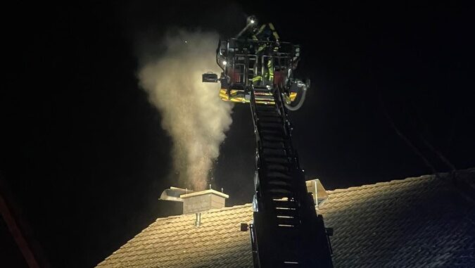 FW Horn-Bad Meinberg: Kaminbrand beschäftigt Feuerwehr am Montag Abend