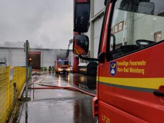 FW Horn-Bad Meinberg: Staubexplosion in Holzheizkraftwerk - Glutnester sorgen für langwierigen Feuerwehreinsatz