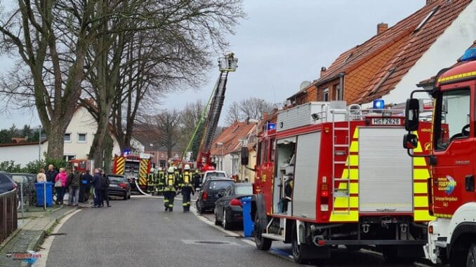 FW Hückelhoven: Feuermeldung mit Menschenleben in Gefahr
