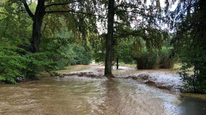 FW Hüllhorst: Land unter - Unwetterlage in der Gemeinde Hüllhorst am 26.06.2022