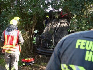 FW Hünxe: 14 Verletzte nach Verkehrsunfall - Feuerwehr Hünxe probt den Ernstfall