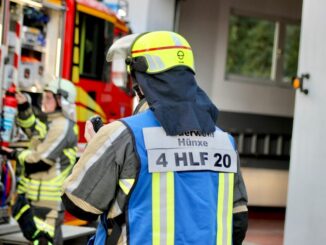 FW Hünxe: Anwohner reagieren schnell und verhindern Brandausbreitung