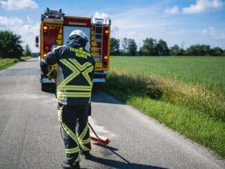 FW Hünxe: Austritt von Betriebsstoffen aus einem Pkw