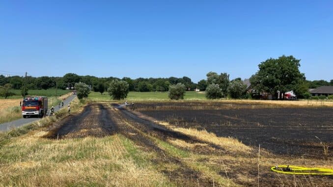 FW Hünxe: Brand eines Getreidefeldes