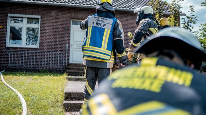 FW Hünxe: Fassadenbrand