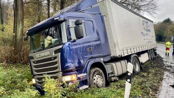 FW Hünxe: Lkw-Unfall auf der Gahlener Straße